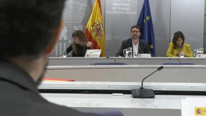 Treball adverteix la patronal d’una pujada més ambiciosa del salari mínim si no firma l’acord