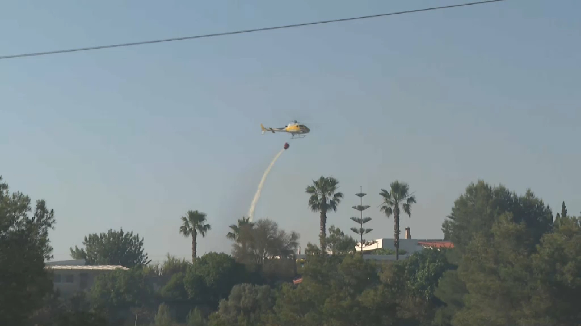 Un curtcircuit en l’estesa elèctrica, possible causa de l’incendi de Cala Llonga, a Santa Eulària