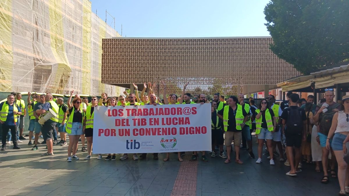 Incidents en la primera jornada de vaga dels autobusos del TIB