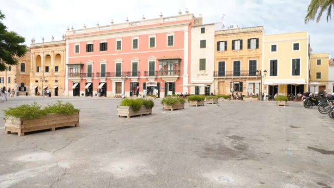 El jutge desestima la petició d’un grup d’empresaris de Ciutadella i autoritza mantenir la plaça des Born per a vianants
