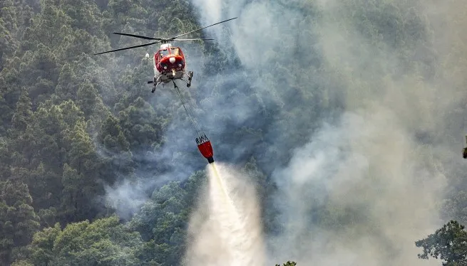 L’incendi de Tenerife es manté estable amb el risc de reactivació per altes temperatures