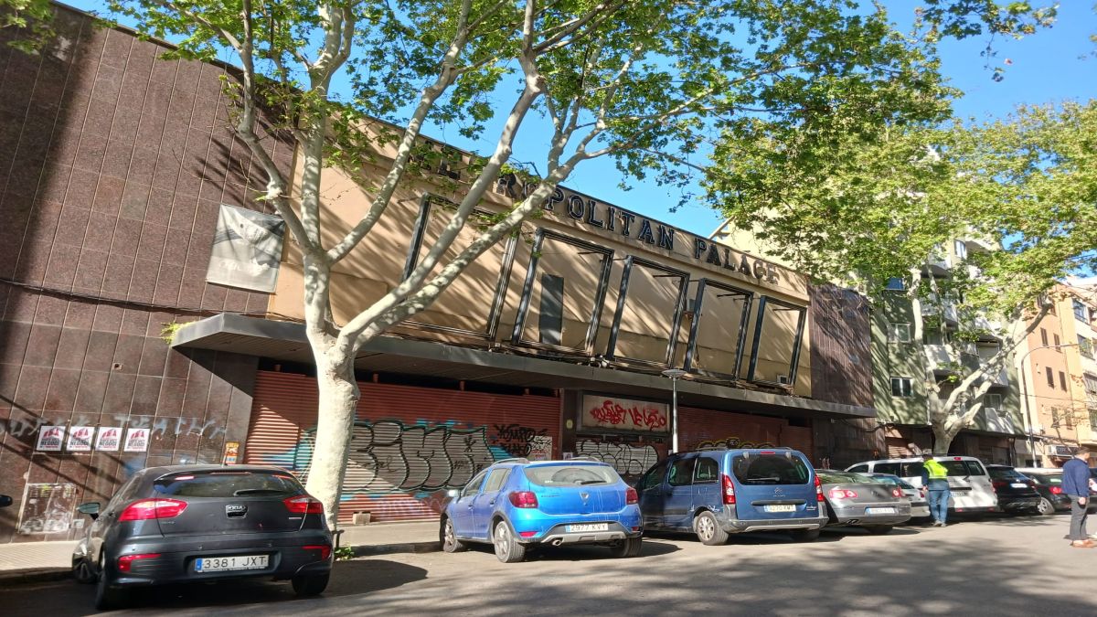 Comença a caminar el centre de serveis a l’antic cinema Metropolitan