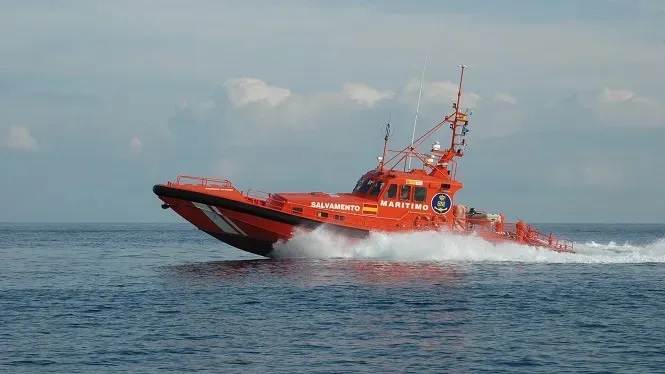Salvament Marítim cerca 17 migrants despareguts després de rescatar-ne només dos amb vida al sud-oest de Mallorca