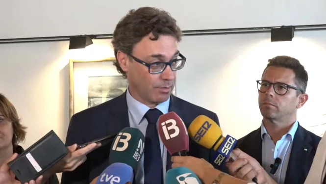 PP i Vox mantenen contactes i deixen la porta oberta a trobar-se en les pròximes hores