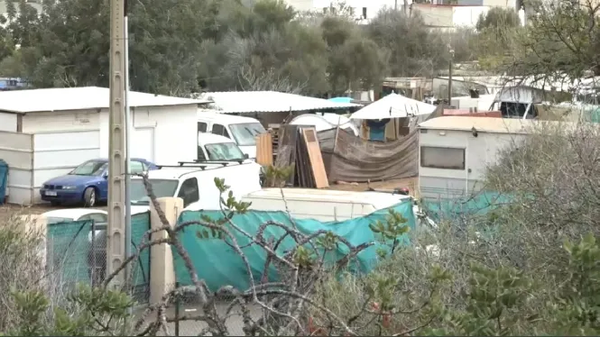 Inspecció a l’assentament il·legal de Can Rova a Santa Eulària on viuen centenars de persones