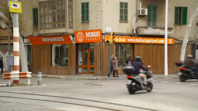 Passa a disposició judicial l’home detingut per intentar calar foc al negoci del seu fill amb ell dins