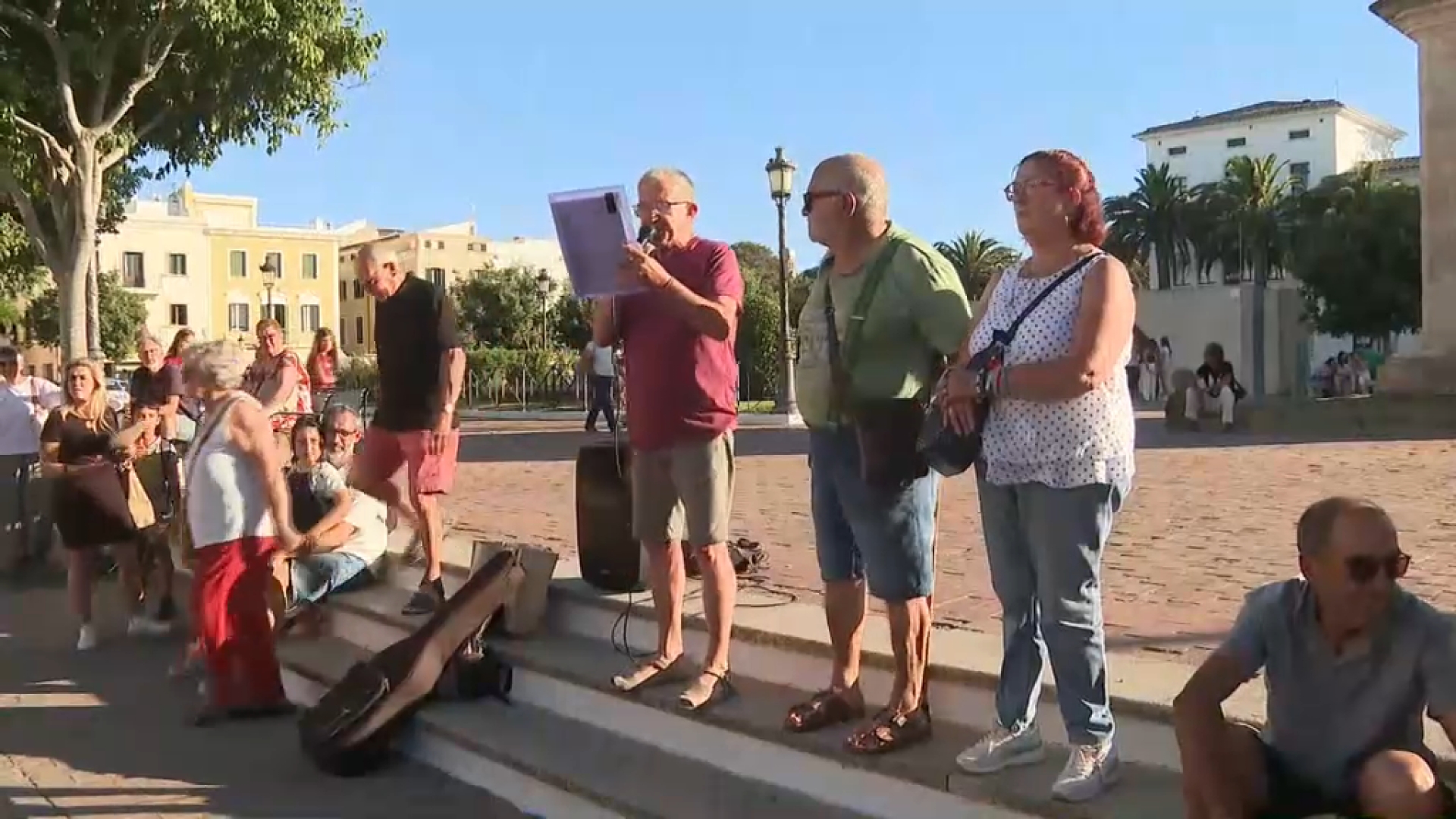 Demanen que la plaça des Born romangui com a zona per a vianants