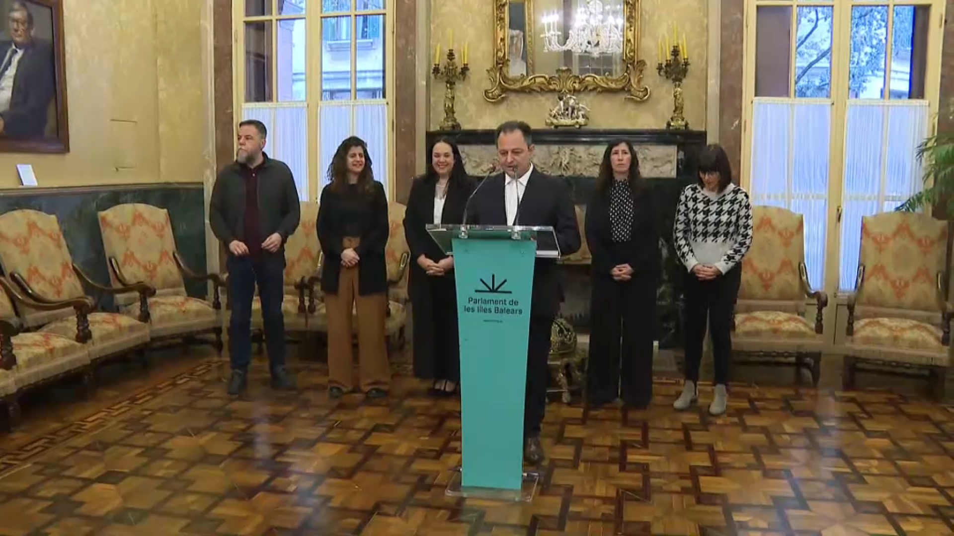 El Parlament condemna l’atac homòfob a un docent d’Andratx