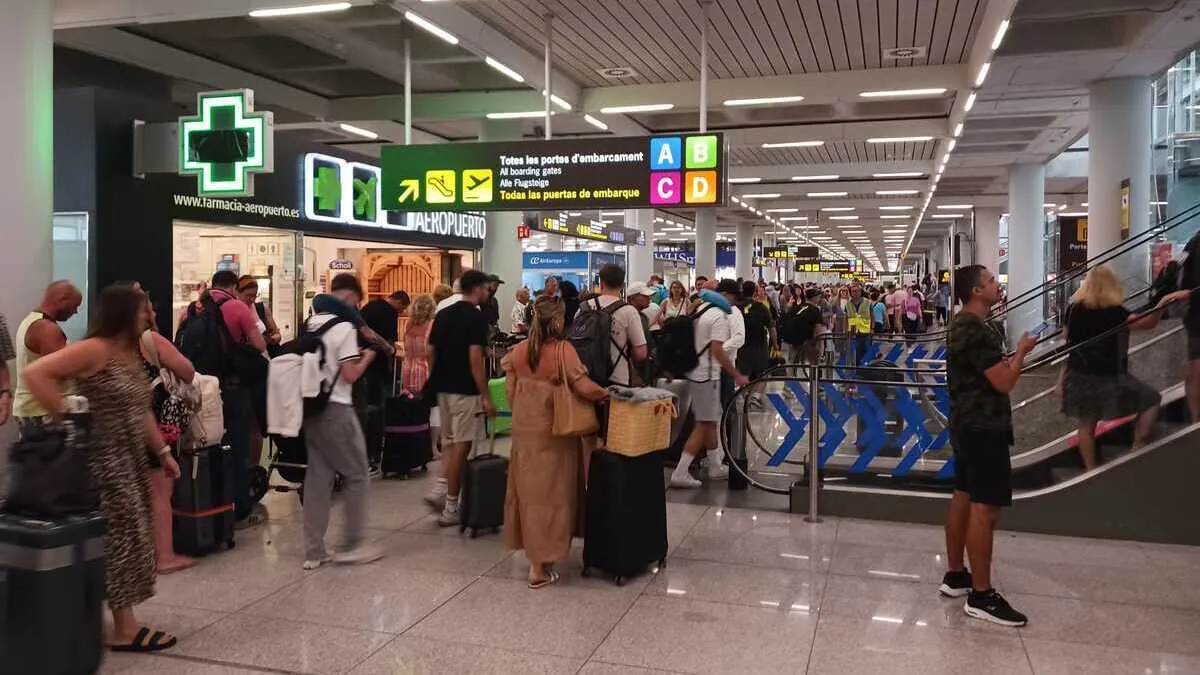Retards als aeroports de les Balears per una incidència als sistemes informàtics d’Aena