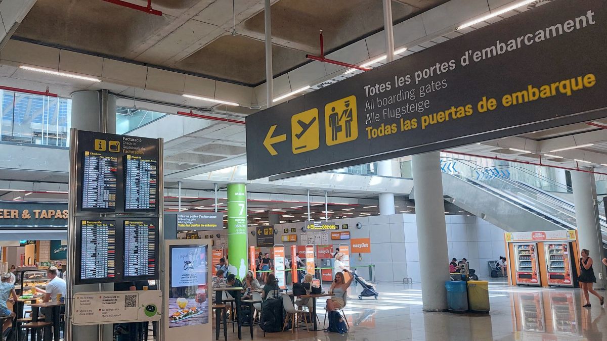 Retards i vols desviats a les Balears per les tempestes a la Península