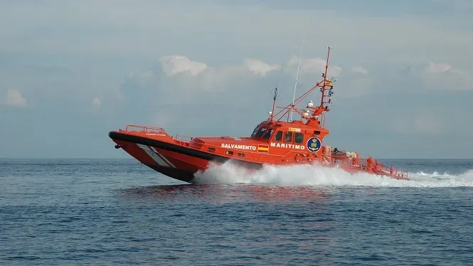 Un mort i diversos ferits després d’enfonsar-se una embarcació a Menorca