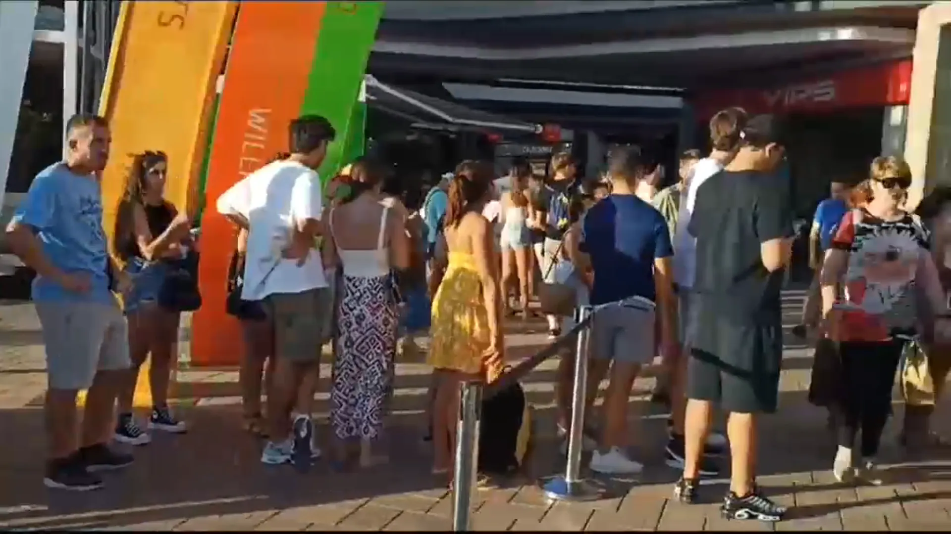 Col·lapse al centre comercial FAN Mallorca per obtenir les polseres d’accés al Reggaeton Beach Festival