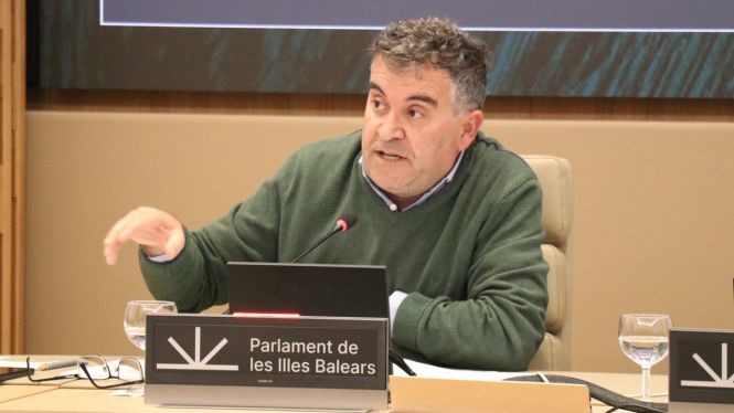 El conseller Simonet, al Parlament, sobre el tancament d’Agama: “Damm no ha jugat net”