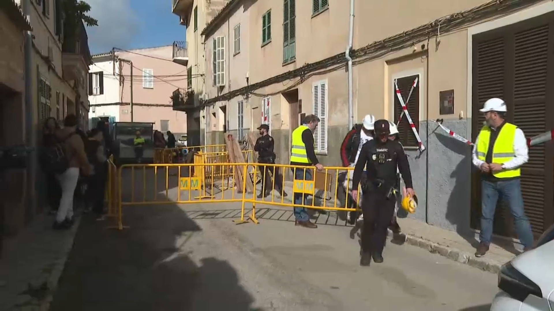 Apuntalen i inspeccionen l’habitatge esfondrat a Manacor