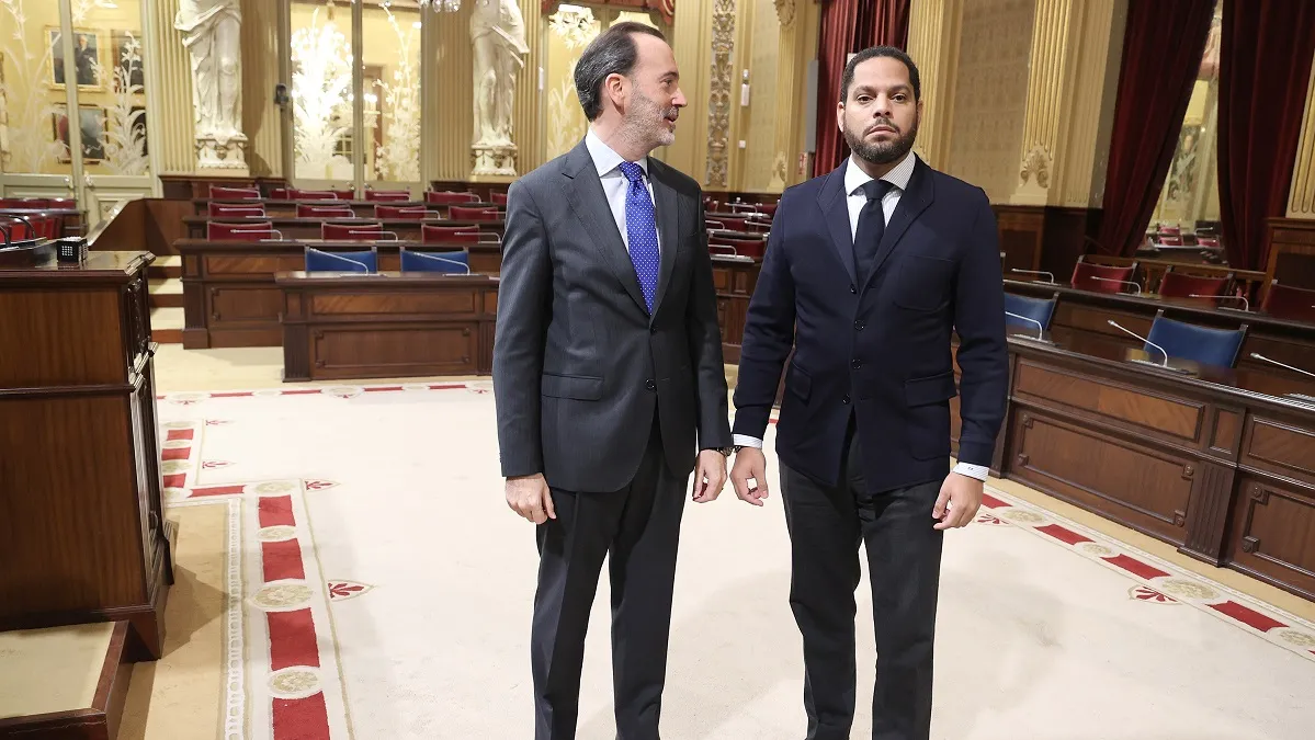 Crisi a Vox: la direcció nacional estudiarà expulsar els cinc diputats díscols