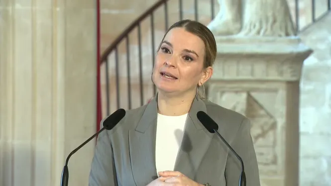 “En tema de llengua no hi ha motiu per a l’alarma ni per a posar-se samarretes”