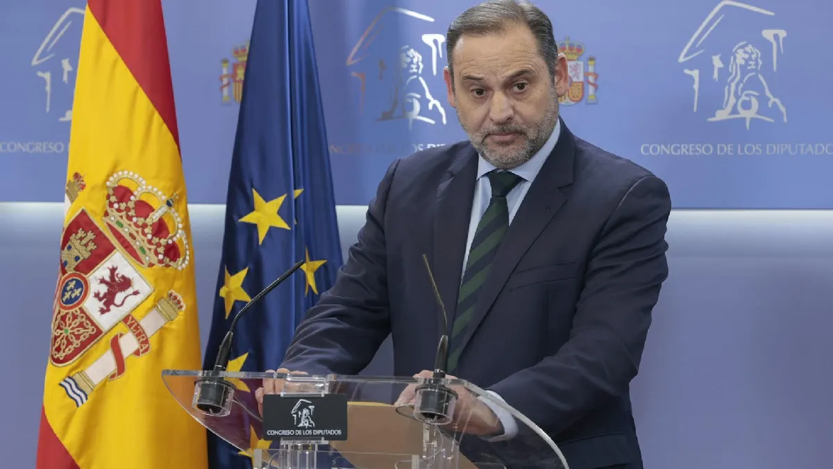 Ábalos se’n va al Grup Mixt per “no comprometre el PSOE” però afirma que “no estic acusat de res”