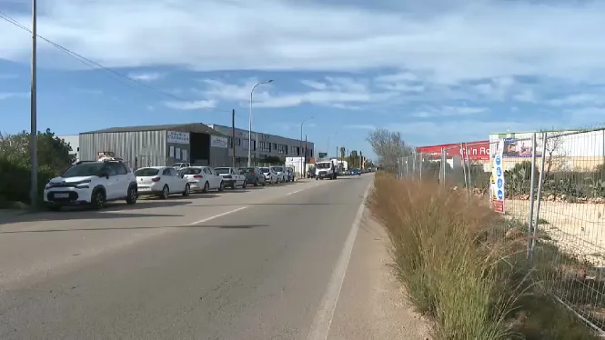 Campos imposa les primeres sancions i ordres de tancament a les naus del polígon situades en rústic