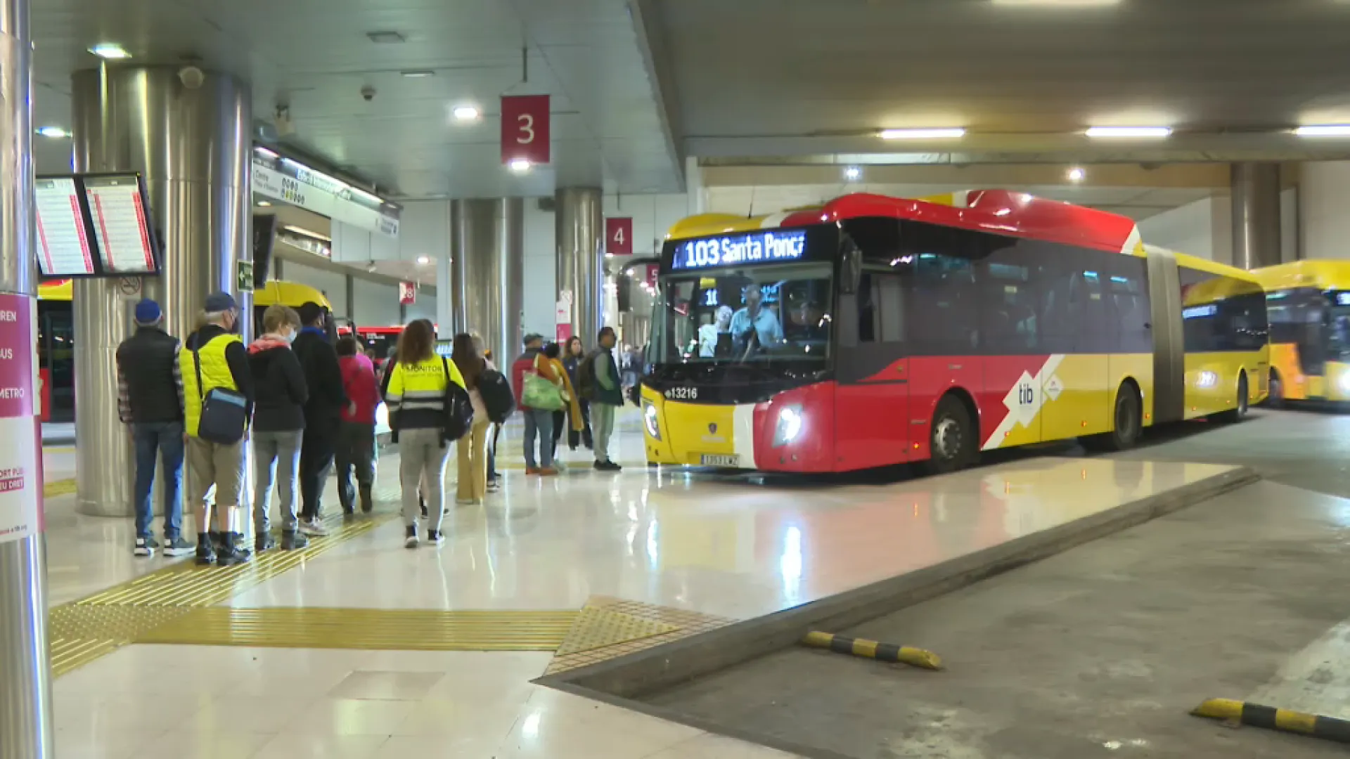 El govern podria prorrogar la gratuïtat dels serveis de transport TIB i SFM perque creuen que l’Estat hi aportarà més fons