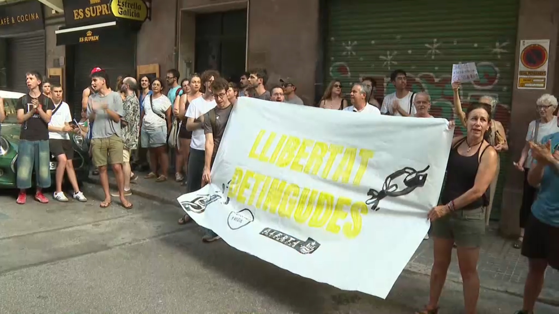Les dues activistes antiturisme surten en llibertat després de negar-se a declarar davant el jutge