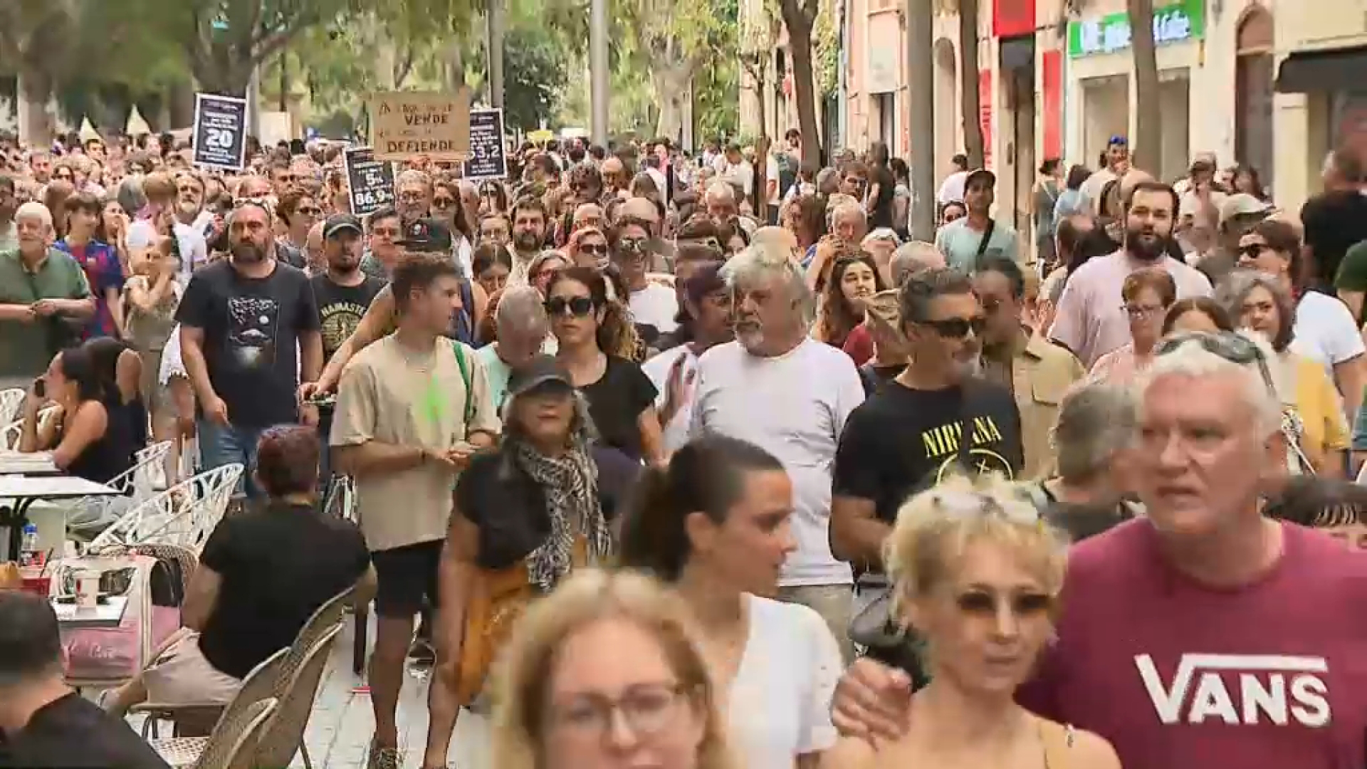 Milers de persones es manifesten a Palma pel ‘no’ als decrets d’habitatge