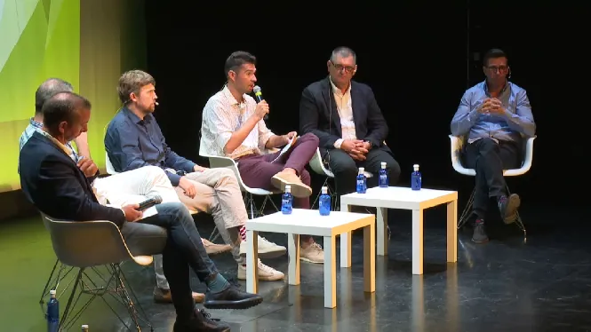 Consell i ajuntaments eivissencs aborden la necessitat de lluitar contra la massificació turística