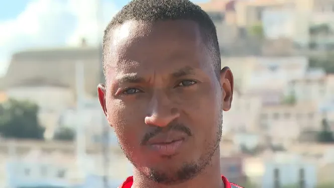 Oumar, migrant arribat en barca a Eivissa: “A la travessia es va acabar tot, aigua, menjar, i ens perdérem; no sabíem utilitzar els mapes”