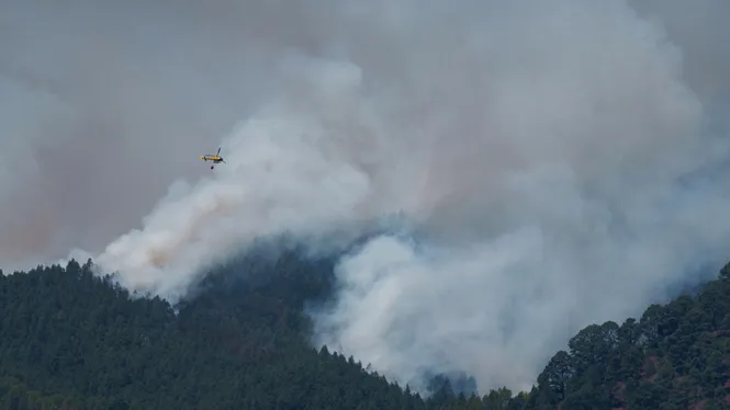 L’incendi de Tenerife no està estabilitzat, però evoluciona favorablement