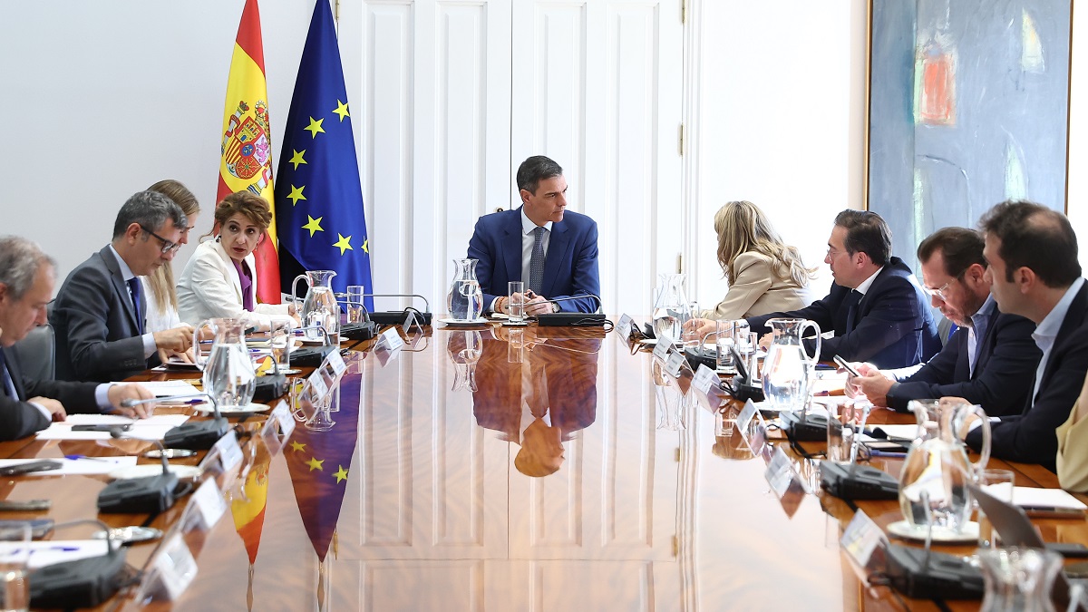 Sánchez continua sense descartar cap hipòtesi sobre l’origen de la pana elèctrica
