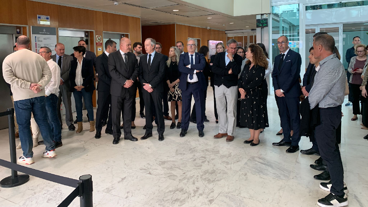 Centenars de persones umplen la capella ardent de Pere Palau al Consell d’Eivissa