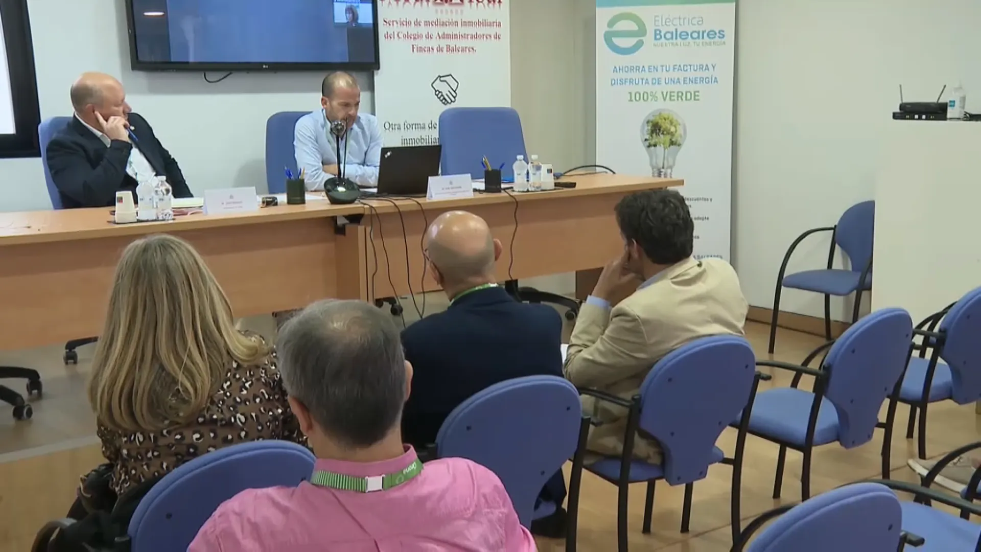 Els administradors de finques reben formació per fer front a situacions de tensió a la seva feina