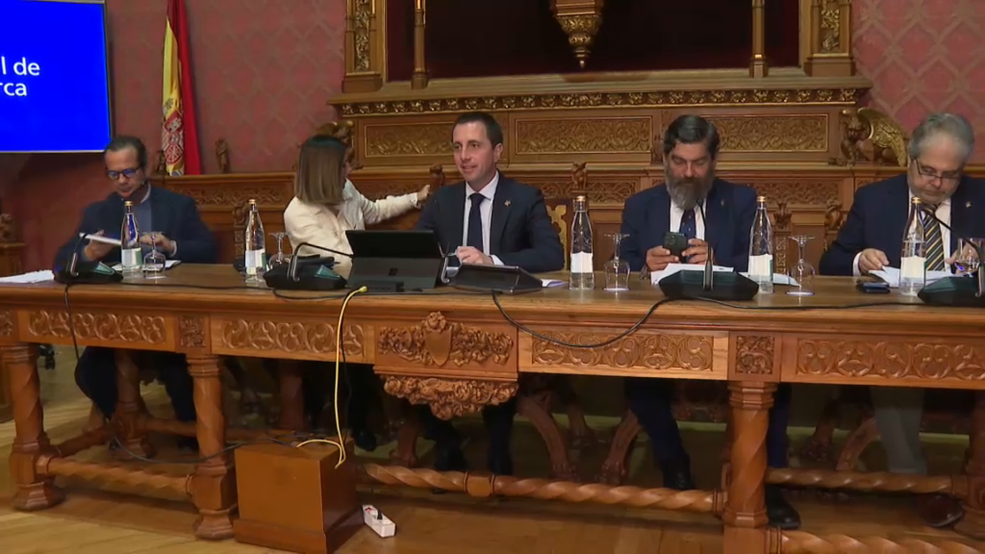 PP i Vox aproven al Consell de Mallorca que es facin proves dentals als menors migrants