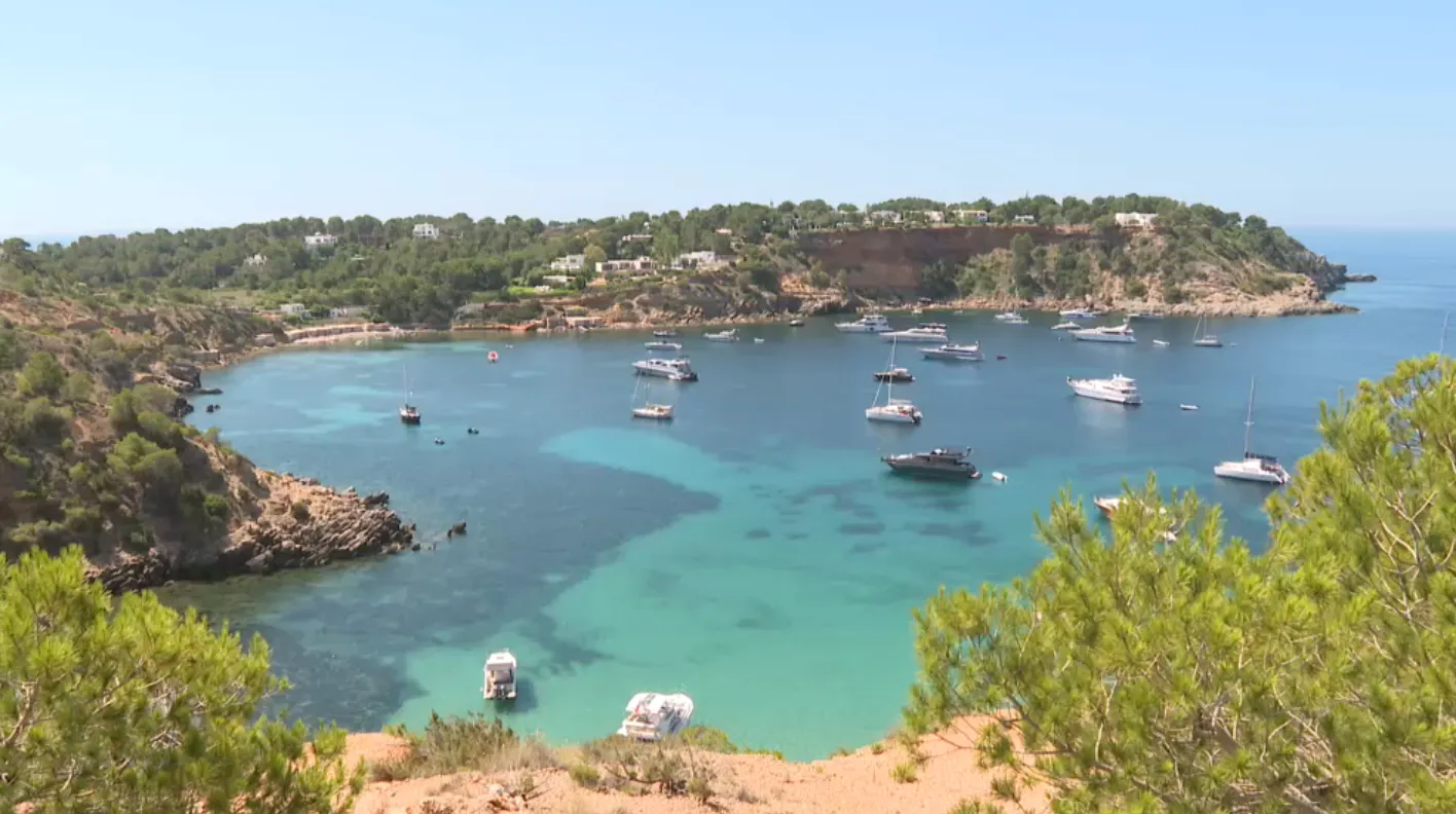 L’abalisament a Porroig evitarà fondejos incontrolats a la zona més pròxima a la costa