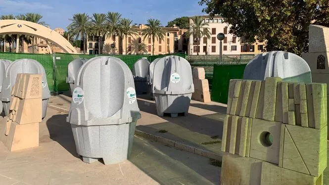 ARCA denuncia la instal·lació d’urinaris portàtils dins el conjunt escultòric del Parc de Mar