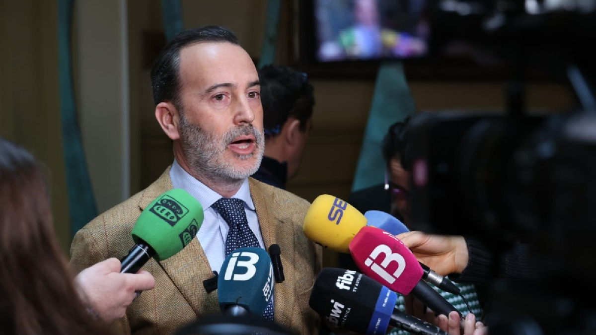 Le Senne reconeix que l’episodi desprestigia la institució però no dimiteix: “Estic molt tranquil, no veig motius per dimitir”