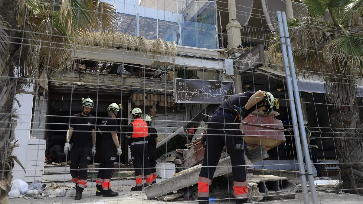 Els Bombers apunten al sobrepès i antiguitat de l’estructura com a causa combinada de l’esfondrament