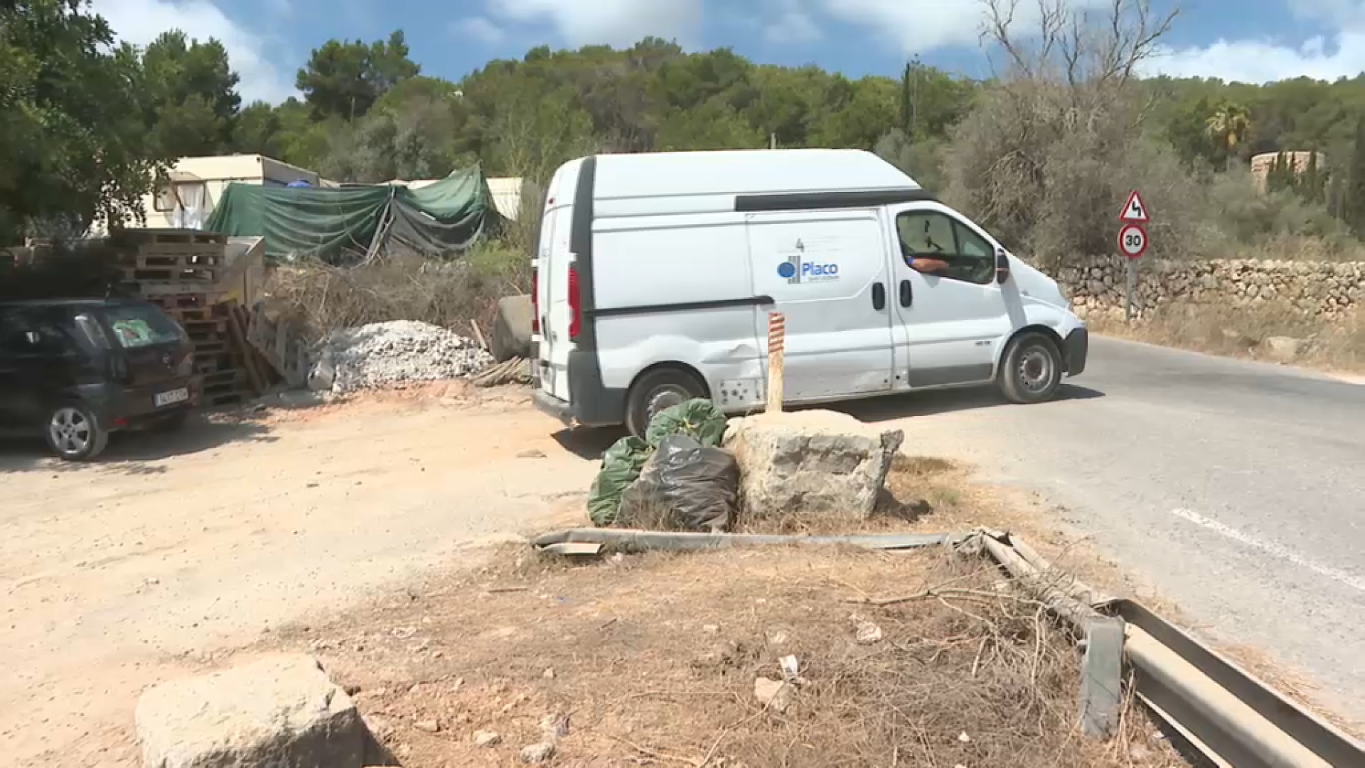 Comencen a sortir les primeres famílies de Can Rova 2