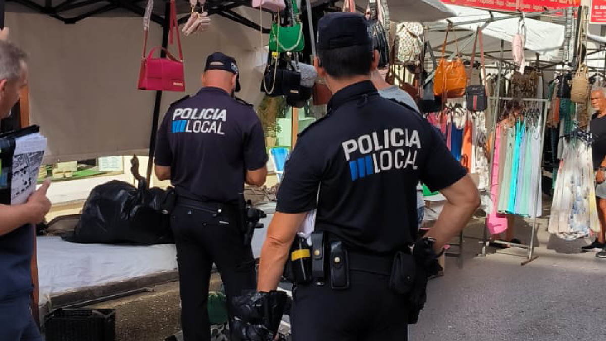 Decomissen més de 200 productes falsificats a s’Arenal de Llucmajor