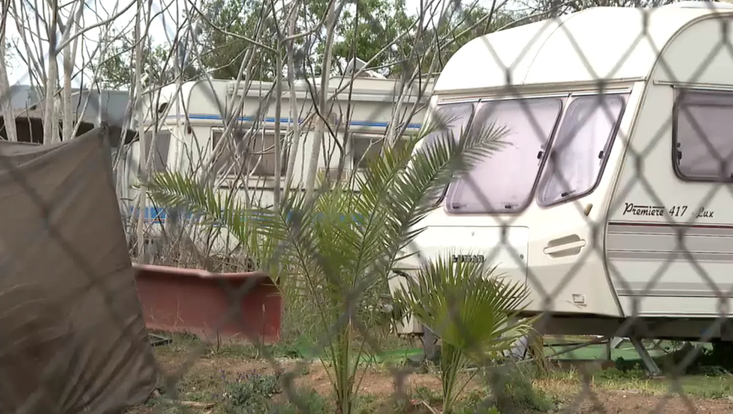 L’Ajuntament de Santa Eulària investiga si viu gent en caravanes a una parcel·la privada del municipi