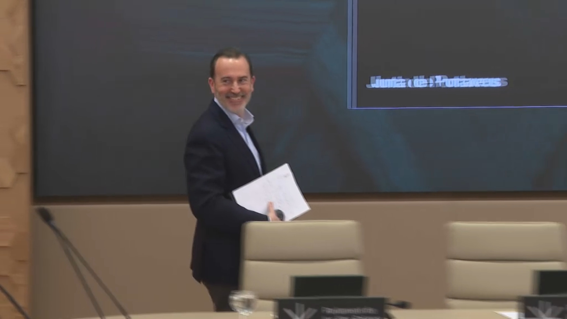 Els lletrats del Parlament elaboraran un informe per determinar com procedir amb Le Senne