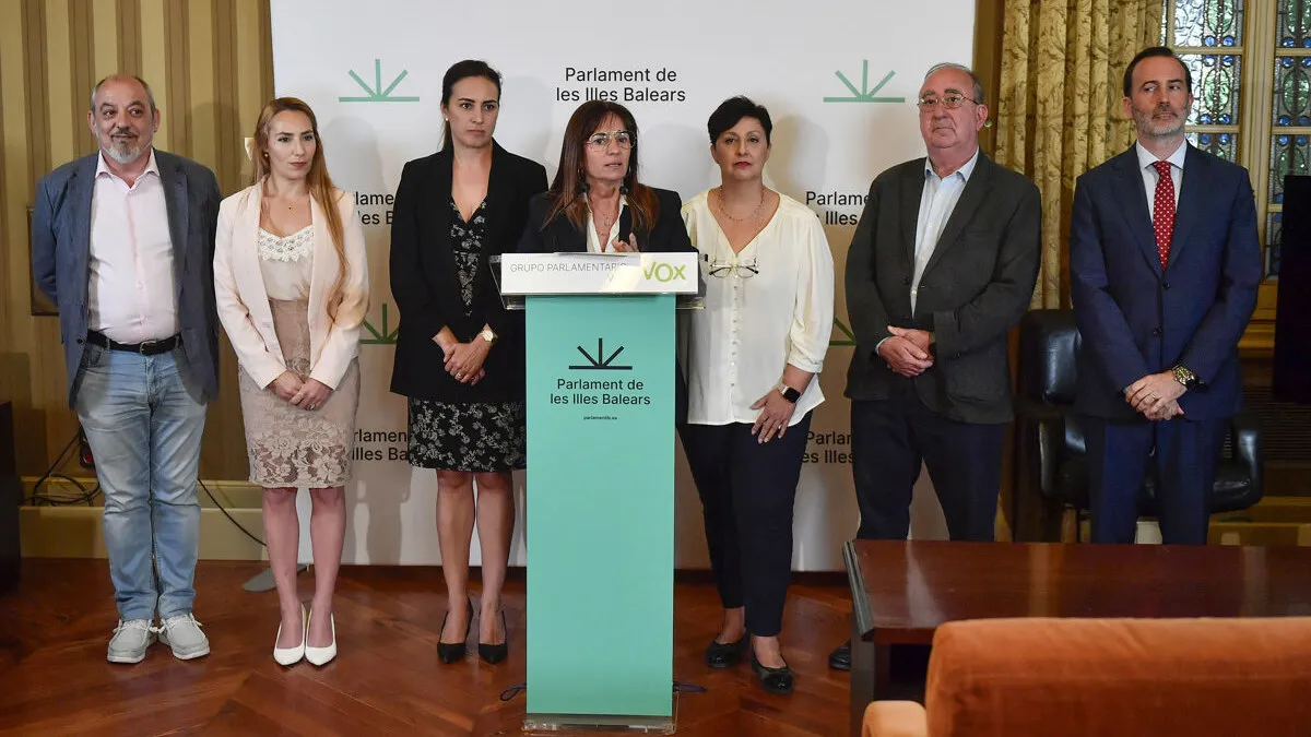 Vox es presenta com un grup “sòlid i compacte” i obre la porta al retorn de Cardona