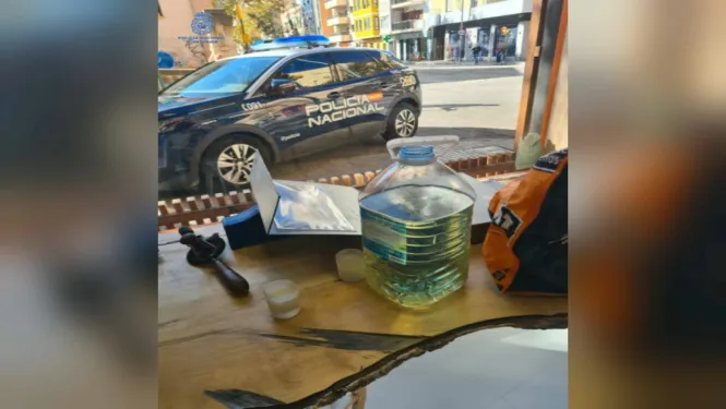 Un home intenta calar foc al local on fa feina el seu fill després de tancar-lo dins