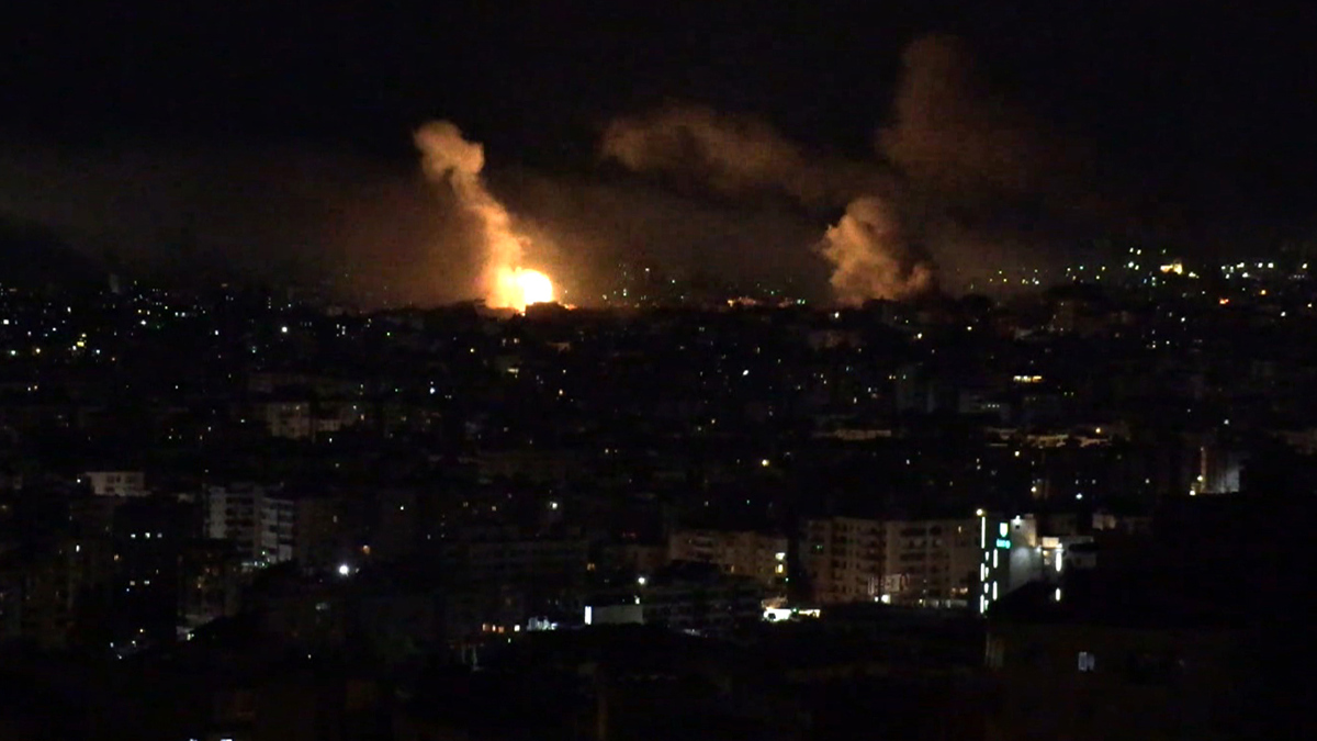 Israel llança una intensa onada de bombardejos sobre els suburbis de Beirut