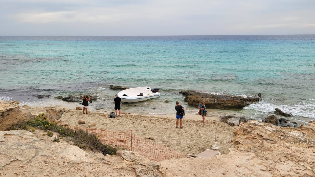 Dos morts i un ferit greu en una embarcació irregular arribada a Formentera