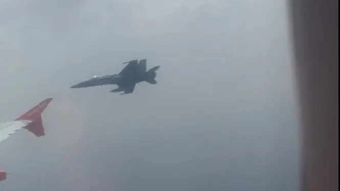 Detingut un jove britànic per una amenaça de bomba falsa en un avió a Menorca