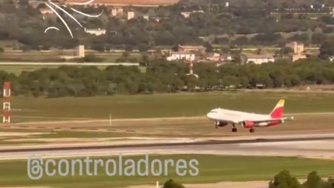 Aterratges frustrats als aeroports illencs per mor del vent: “El renou que feia el fusellatge de l’avió espantava bastant”