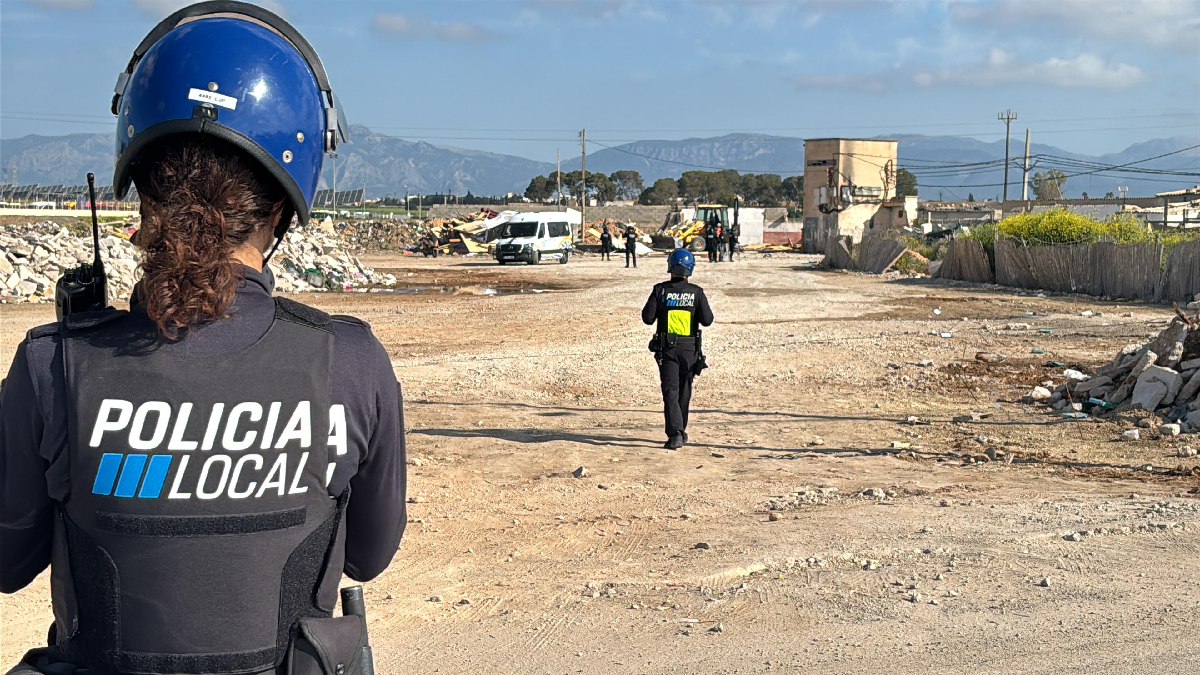 L’Ajuntament de Palma torna a entrar a Son Banya per esbucar les darreres construccions il·legals