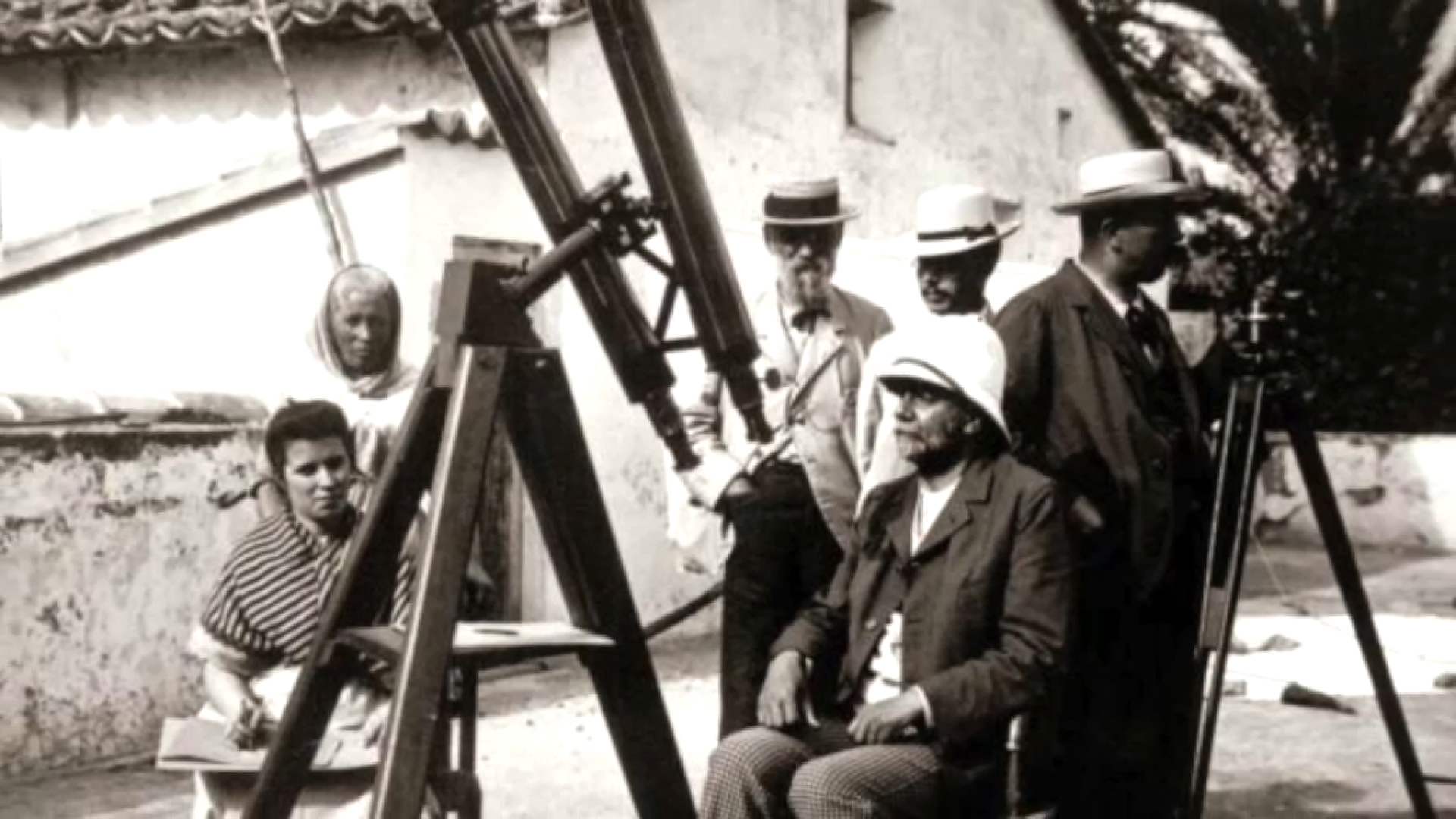 Dos eclipsis, un segle de diferència: de la sorpresa de 1905 a la preparació de 2026