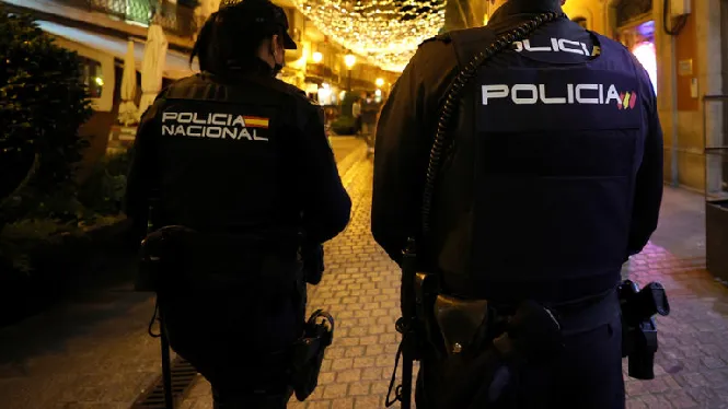 Detingut un home per haver besat a la força una dona desconeguda en un restaurant