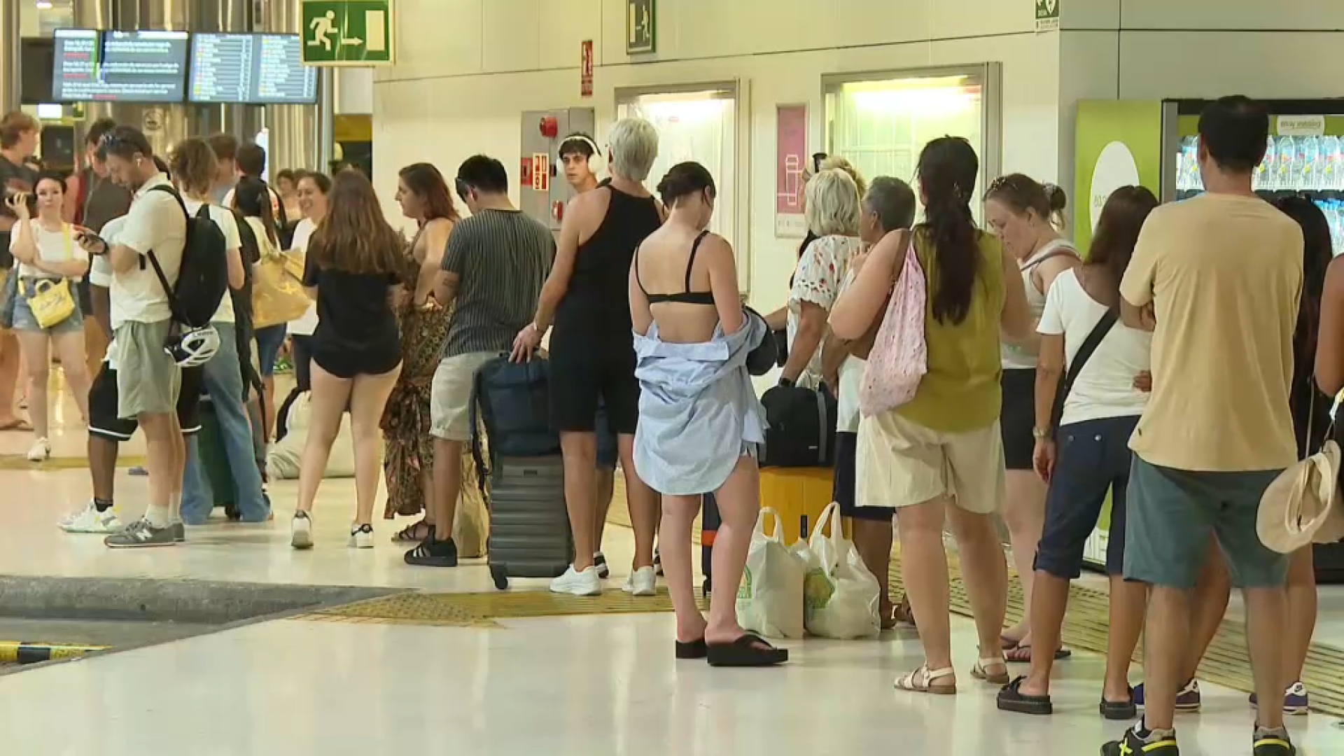 Sindicats i patronals continuen distanciats en acabar el segon dia de vaga del TIB